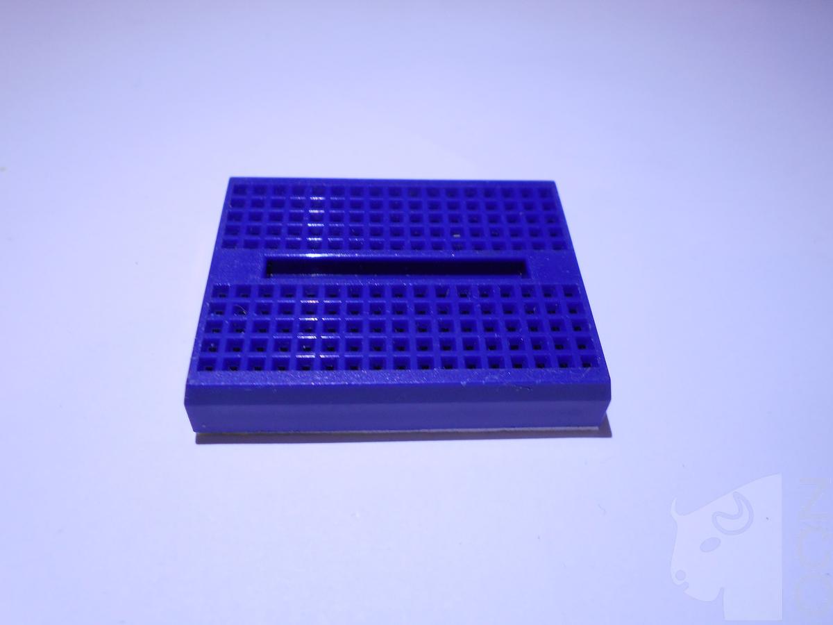 Mini-breadboard 17x10 albastru poze/Solderless-Mini-Breadboard-size-3-5x4-5cm-Blue-DSCN2857.JPG
