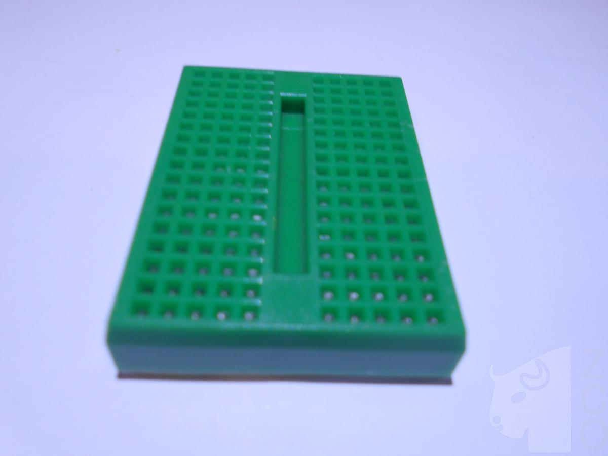 Mini-breadboard 17x10 verde poze/Solderless-Mini-Breadboard-size-3-5x4-5cm-Green-DSCN2854.JPG