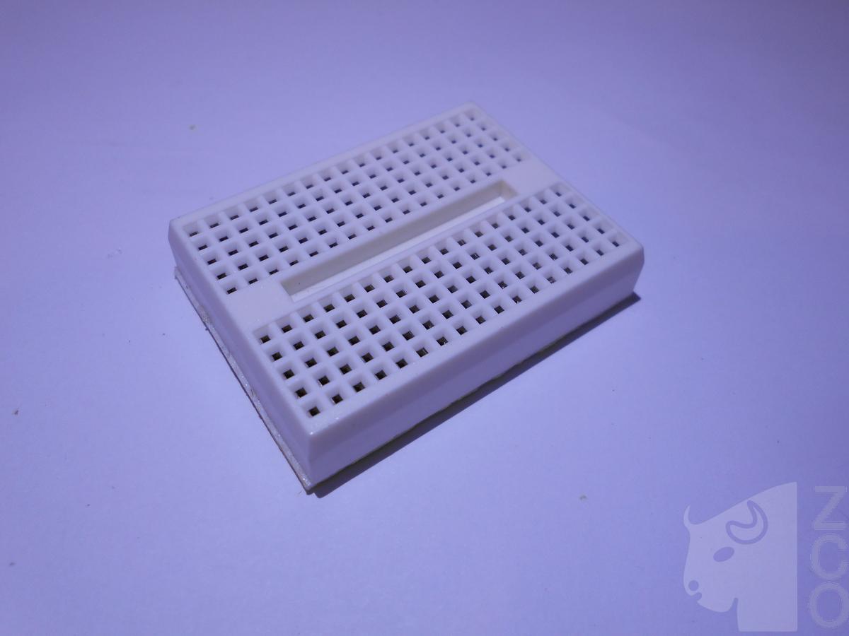 Mini-breadboard 17x10 alb poze/Solderless-Mini-Breadboard-size-3-5x4-5cm-White-DSCN2872.JPG